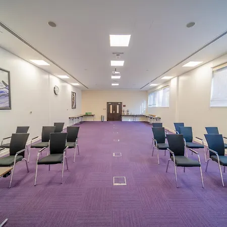 Premier Inn Abu Dhabi Airport Business Park-2