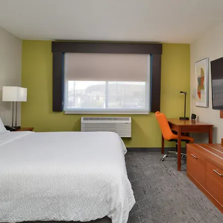 Holiday Inn Express & Suites Farmington Bloomfield By Ihg-2