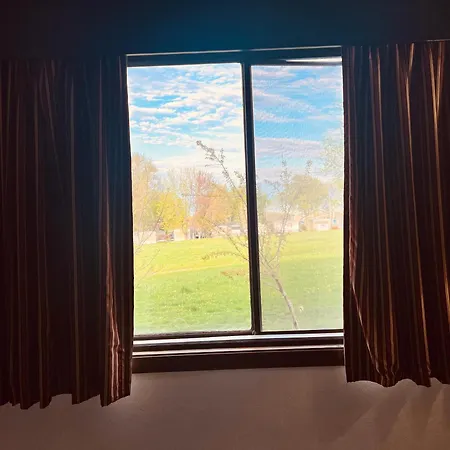 Travelodge By Wyndham Valleyfair Shakopee-2