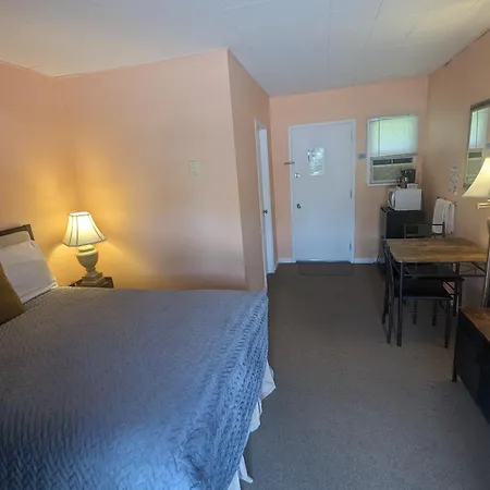 Pinewood Inn-2