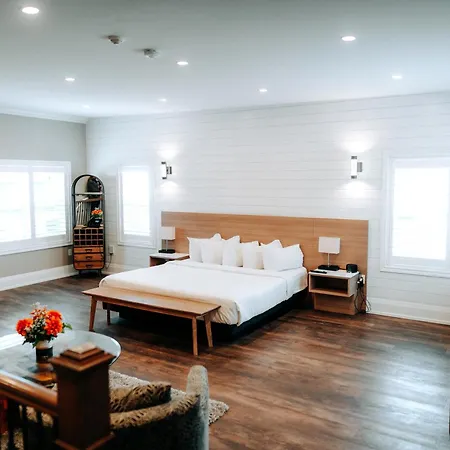 Colonial Hotel & Suites-3