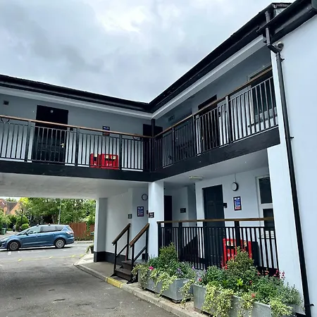 The Prince Albert Pub & Hotel With Onsite Free Parking 2 Minutes From Legoland-3