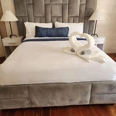 Blue Escape Life And Leisure Guest House-2