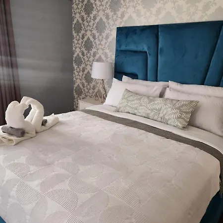 Blue Escape Life And Leisure Guest House-3