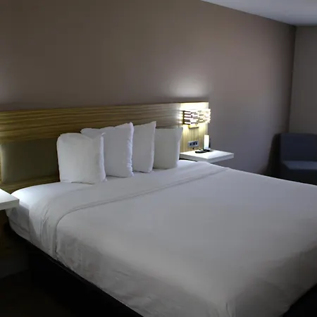 Baymont Inn & Suites San Marcos-3