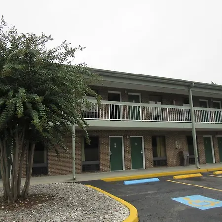 Days Inn By Wyndham Columbia Ne Fort Jackson-3