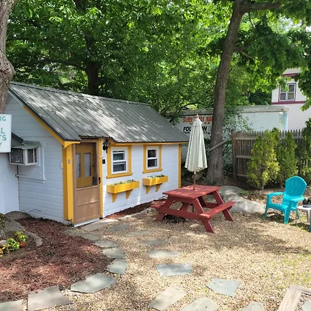 Weirs Beach Motel & Cottages-3