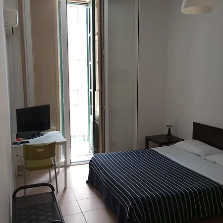 B&B Caravaggio Basic Rooms Near Ortigia-2