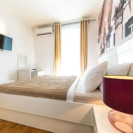 Riva City Rooms-3