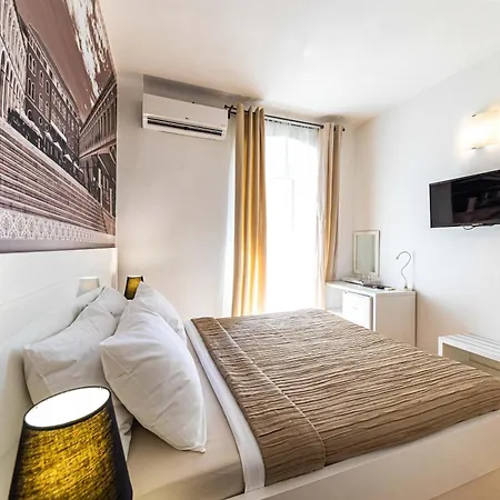 Riva City Rooms-2