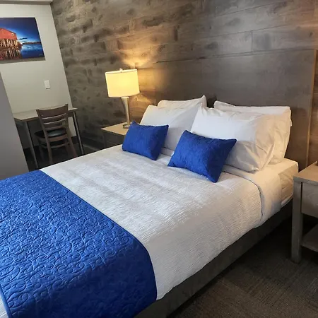 Razoolies Inn-3