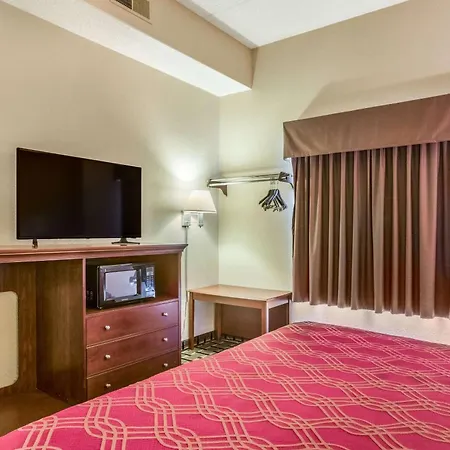 Econo Lodge Inn & Suites Marietta Near Dobbins Arb-3