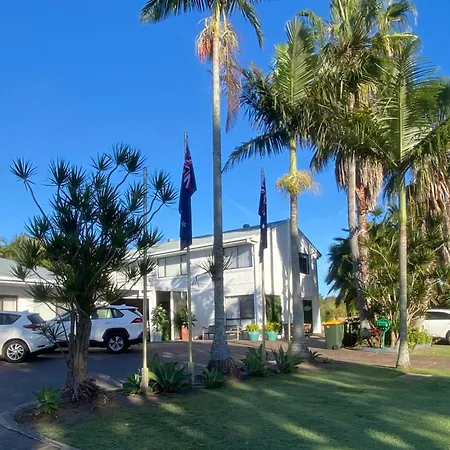 Beachmere Palms Motel-3