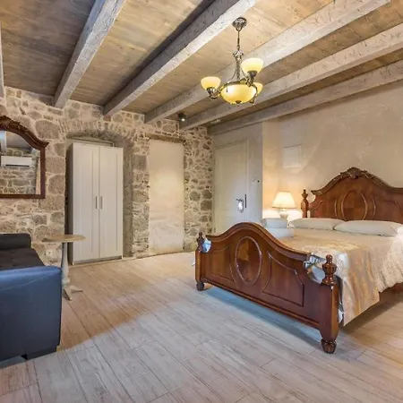 Historic Plaza Varos Split (Adults Only)-2