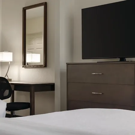 La Quinta Inn & Suites By Wyndham Springfield Airport Rte 66-3
