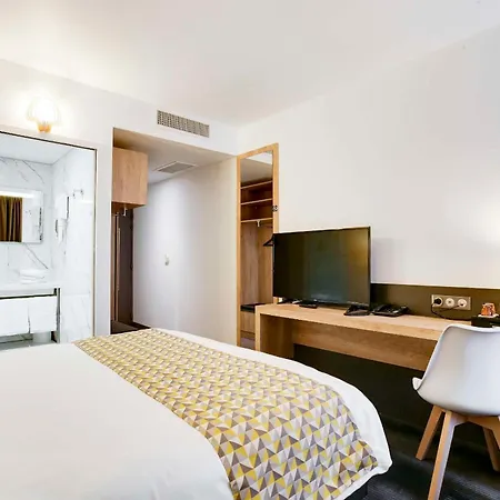 Brit Hotel Confort Loches-3