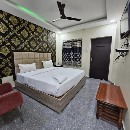 Redstone Hotel - Near Us Consulate Nungambakkam-3