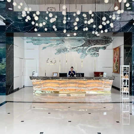 Leedon Hotel&Suites Surabaya-2