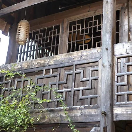 Butterfly Flowers Inn- Exclusive Location,Anicent Chinese Style, 2 Minutes Walk To Tianmen Mount Cableway,Free Pick Up Service Over 1 Nights, Free Fresh Coffee And Tea, Free Mini Lunch,Free Laundry,Itineary Planning, Attraction Tickets Serivce In Adv-3