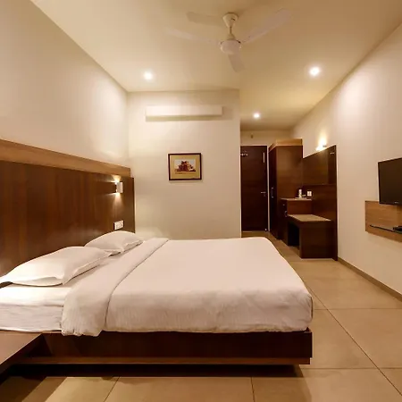 Hotel Classic Mid Town, Kolhapur Near Mahalaxmi Temple-2