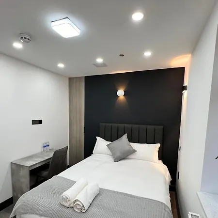 Thandi House Heathrow Airport-3