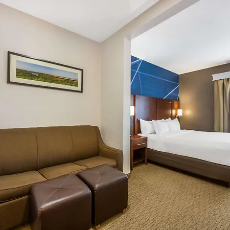 Comfort Suites Omaha East-Council Bluffs-3