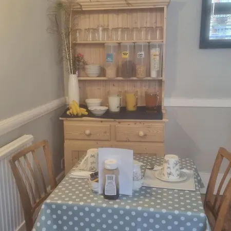 Leeds House Guest House-2