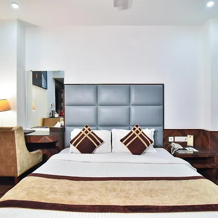 Sawera Grand Luxury Stay Near Golden Temple-3