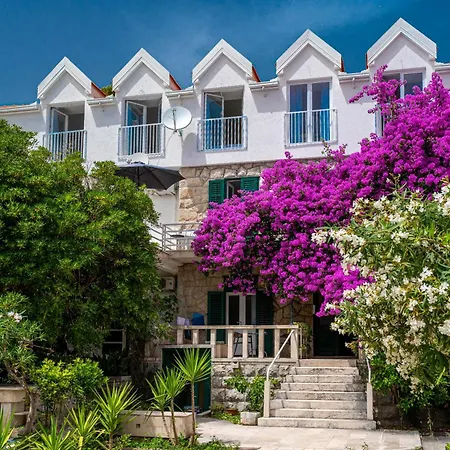 Aurora Beachfront Luxury Rooms&Suites-3