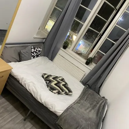 Single Room In Cv1 Fargo Village Room With Shared Bathroom-3