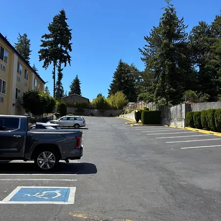 Days Inn By Wyndham Seattle Aurora-3
