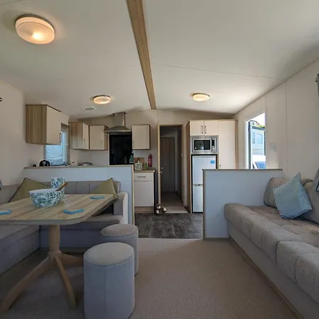 Lovely Bright Modern Caravan Swanage On Peaceful And Tranquil Holiday Park-2