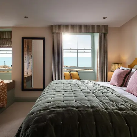 Pier House-2