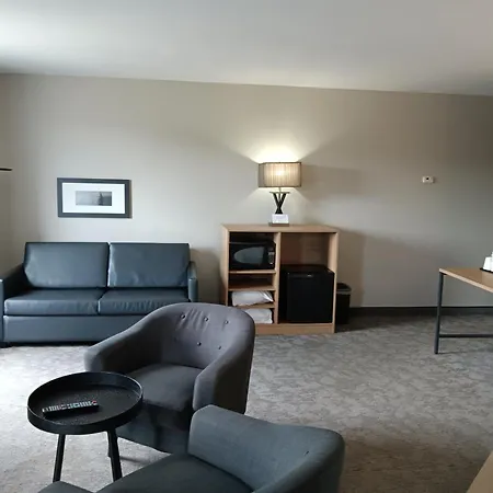 Super 8 By Wyndham St-Jerome-3