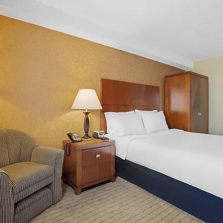Sandman Hotel & Suites London Downtown-2