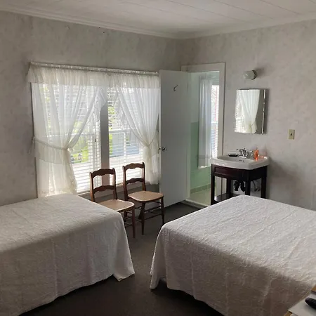 Shaw'S Hotel & Cottages-3
