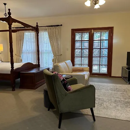 Wine And Roses Bed And Breakfast-3