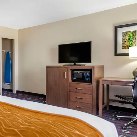Comfort Inn Tulsa Midtown-3