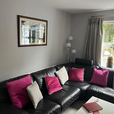 Five Oaks Bed & Breakfast With Free Parking, Tranquil Setting-2