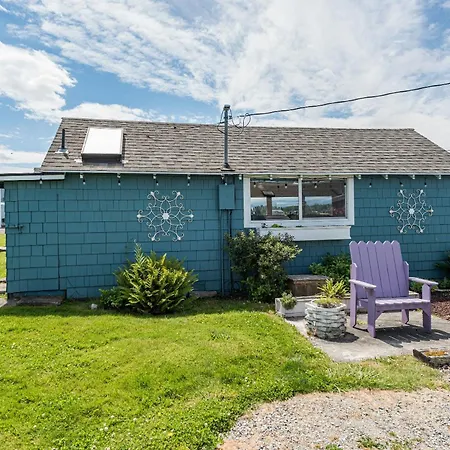 Juan De Fuca Waterfront Hotel & Cottages-3