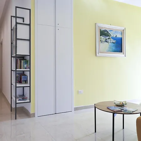 Villa Del Gaudio Rooms & Apartments-3