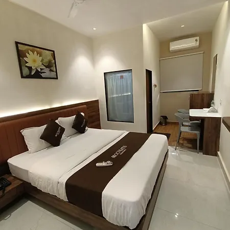 Hotel Moon Lite Residency - Marve Road Malad West - Premium Couple Friendly-2