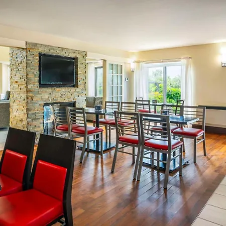 Comfort Inn Newmarket - Aurora-3