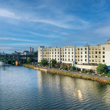 Hampton Inn&Suites Newark-Harrison-Riverwalk-3
