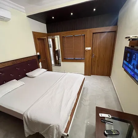 Royal Palms Luxury Service Apartment-3