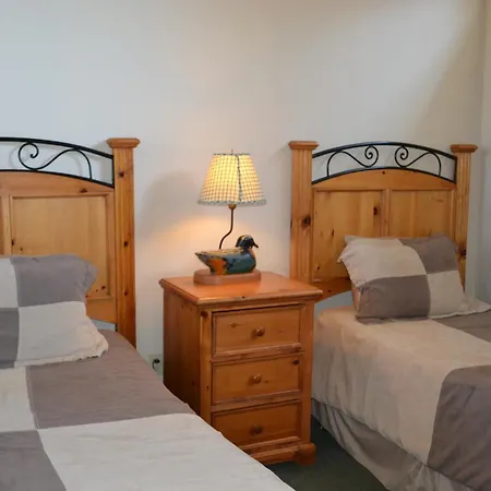 Eagle Fire Lodge & Cabins-2