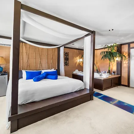 Hotel-Motel Coconut-2