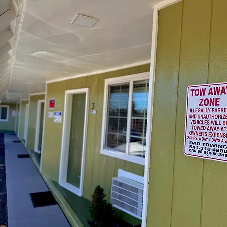 Chalet Motel - Your Cozy Basecamp For Bend Adventures-2