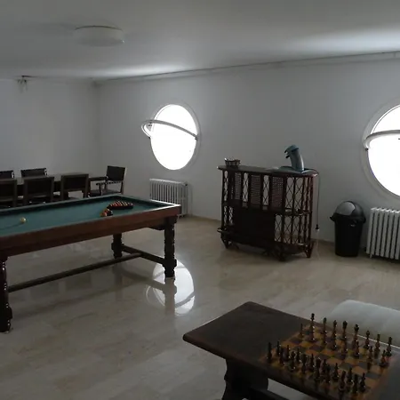Love Room Avec Spa Jacuzzi Champagne Avec Immense Terrasse Privative De 70M Piscine De 16M-3