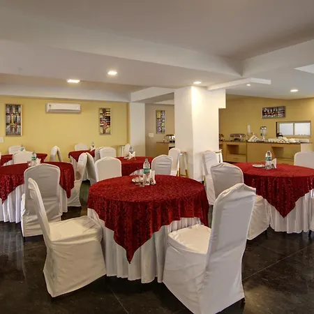 Limewood Stay Silver Studio Near Golf Course Road-3